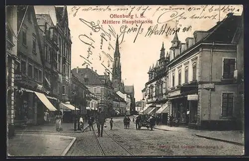 AK Offenburg i. B., Mittlere Hauptstrasse mit Kirchturm