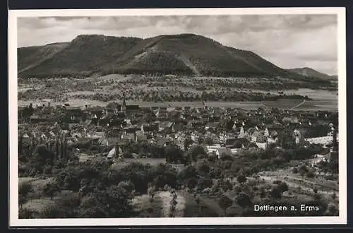 AK Dettingen / Erms, Ortspanorama mit Gebirge