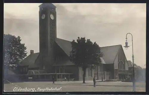 AK Oldenburg / O., Partie am Hauptbahnhof