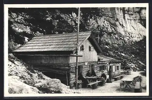 AK Tiergartenhütte, Berghütte mit Besuchern