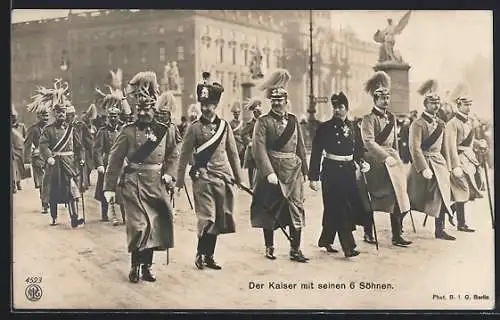 Foto-AK Kaiser Wilhelm II. mit seinen 6 Söhnen bei Parade