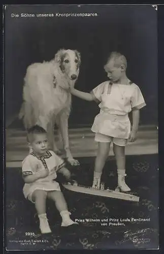 AK Die Söhne von Kronprinz Wilhelm mit Windhund und Spielzeug-U-Boot