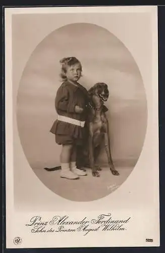 AK Prinz Alexander Ferdinand von Preussen, Sohn des Prinzen August Wilhelm mit seinem Hund