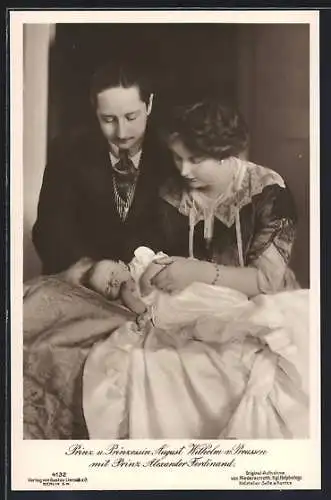 AK Prinz und Prinzessin August Wilhelm mit Prinz Alexander Ferdinand als Baby