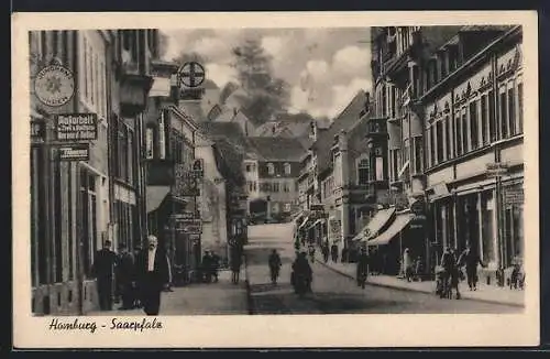 AK Homburg / Pfalz, Strassenpartie mit Geschäften und Apotheke