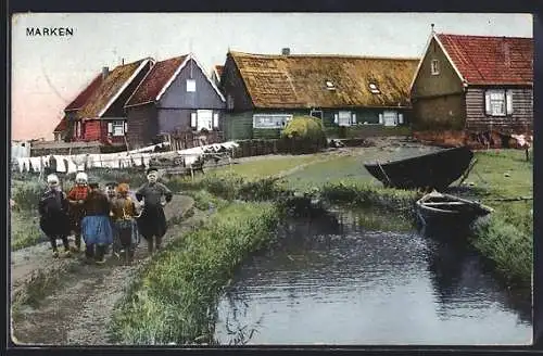 AK Photochromie NR: 1422, Marken, Kinder in traditioneller Kleidung bei Fischerhäusern