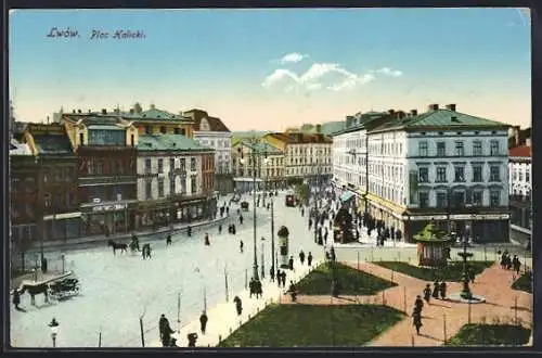 AK Lwow / Lemberg, Plac Halicki, Passanten auf dem Halicki-Platz