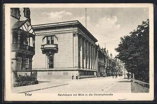 AK Trier, Reichsbank mit Blick in die Christophstrasse, Leute