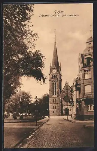 AK Giessen, Blick in die Johannesstrasse auf die Kirche