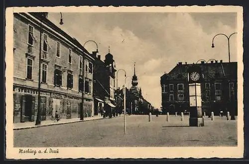 AK Marburg a. d. Drau, Strassenpartie mit Uhrturm