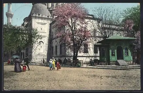 AK Constantinople, Mosquee Sultan Bayazed, Strassenpartie mit Moschee