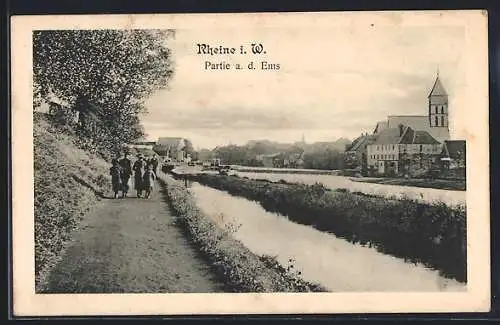 AK Rheine i. W., Passanten an der Ems, Blick zur Kirche