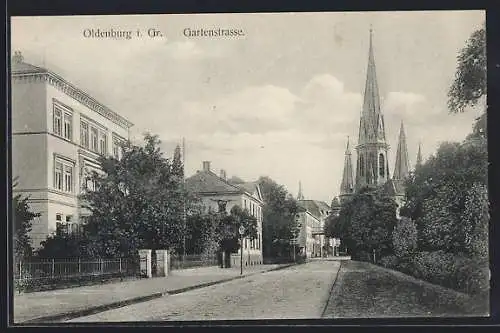 AK Oldenburg i. Gr., Gartenstrasse mit Kirchturm