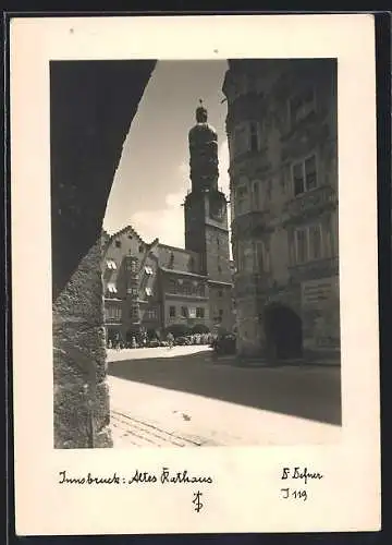 Foto-AK Adalbert Defner: Innsbruck, Strassenpartie am alten Rathaus