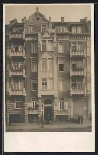 Foto-AK Heidelberg / Neckar, Bürgerhaus mit Anwohnern