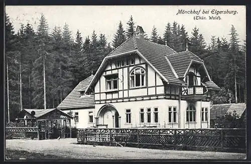 AK Elgersburg, Mönchhof mit Mann vor dem Zaun