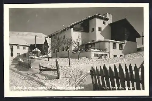 AK Serfaus /Tirol, Gasthof zum Löwen im Schnee, Rückansicht