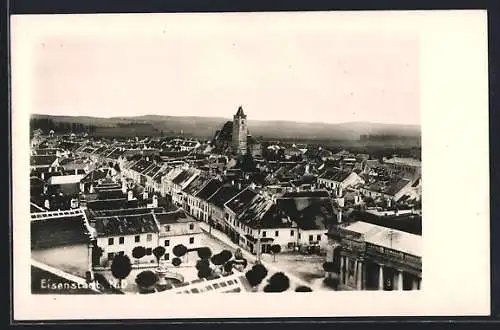 AK Eisenstadt /N. D., Teilansicht mit Kirche und Strassenpartie