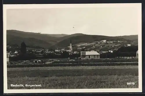 AK Rechnitz, Blick von der Wiese zum Ort