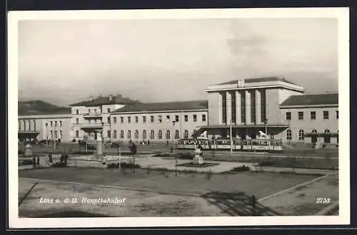 AK Linz a. d. D., Hauptbahnhof mit Anlagen u. Strassenbahn