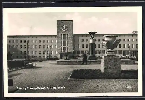 AK Linz, Ortspartie mit Hauptbahnhof und Postgebäude