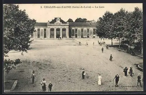 AK Chalon-sur-Saone, La Gare - Bahnhofsvorplatz mit Hauptgebäude