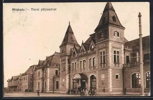 AK Miskolc, Tiszai pályaudvar, Ansicht vom Bahnhof