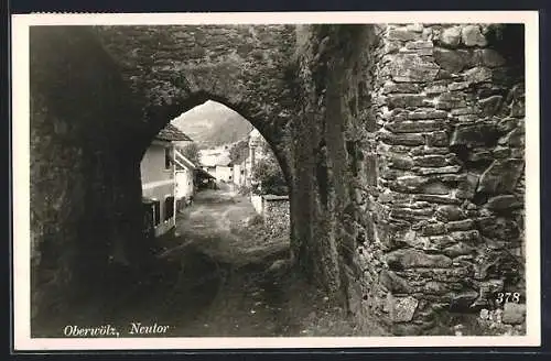 AK Oberwölz /Neutor, Blick durch einen Steinbogen