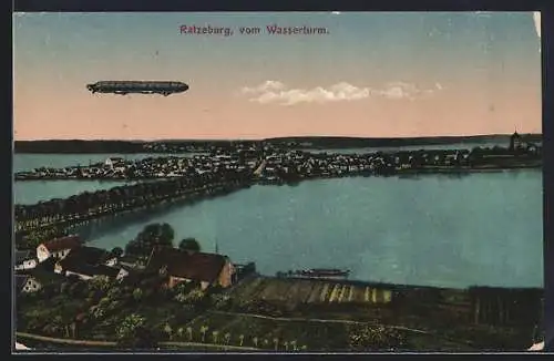 AK Ratzeburg, Gesamtansicht vom Wasserturm, Zeppelin über der Stadt