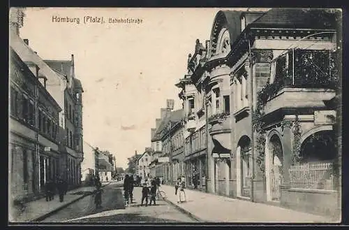 AK Homburg /Pfalz, Bahnhofstrasse mit Geschäft