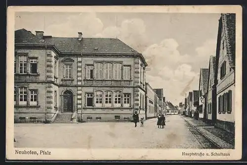 AK Neuhofen, Hauptstrasse mit Blick auf das Schulhaus