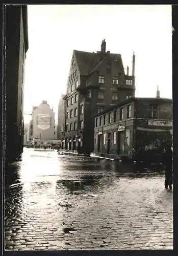 Foto-AK Hamburg, Strassenpartie wird überschwemmt, Sturmflut 1962