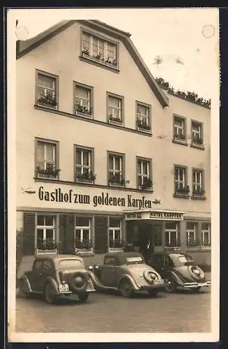 AK Fulda, Hotel-Restaurant Goldener Karpfen mit parkenden Autos