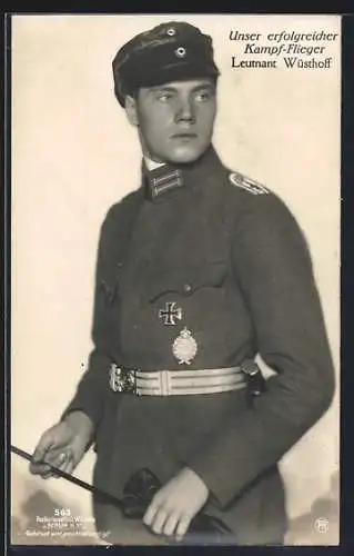 Foto-AK Sanke Nr. 563: Kampfflieger Leutnant Wüsthoff in Uniform mit Flugzeugführerabzeichen