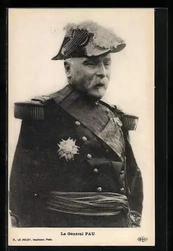 AK Portrait französischer General Pau in Uniform mit Orden und Mütze