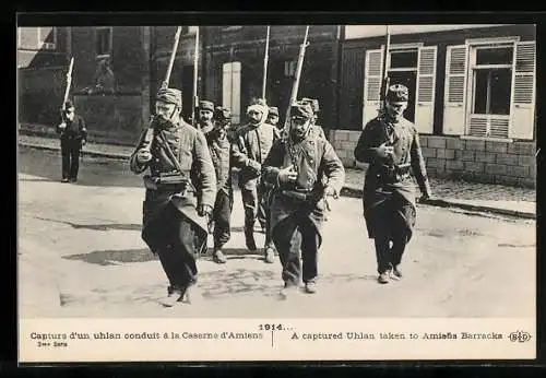 AK A captures Uhlan talen to Amiens Barracks, deutscher Ulan Kriegsgefangener