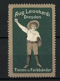 Reklamemarke Dresden, Aug. Leonhardi, Junge mit Hut hebt Flasche Tinte hoch