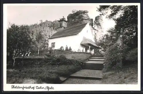 AK Dahn /Pfalz, Heldenfriedhof, Kapelle