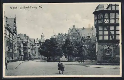 AK Giessen, Landgraf-Philipp-Platz mit Denkmal