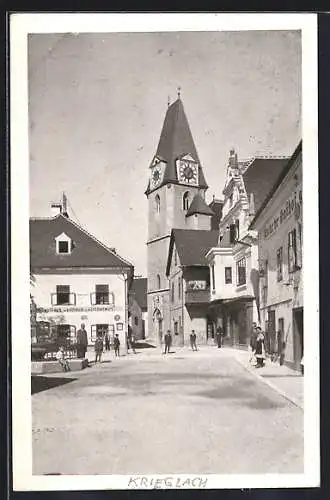 AK Krieglach, Hauptplatz mit Leuten am Brunnen, Gasthof Zum Kirchenwirt