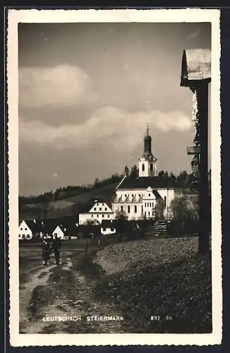 AK Leutschach /Steiermark, Blick hin zur Kirche