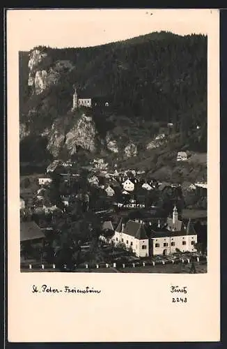 AK St. Peter-Freienstein, Ortsansicht mit der Kirche auf dem Berg