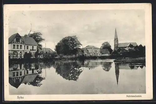 AK Syke, Ortspanorama mit Kirche und Hotel Schützenhaus F. Glockemann, Mühlenteich-Damm