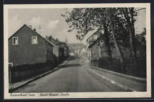 AK Quierschied /Saar, Strasse mit Kirche