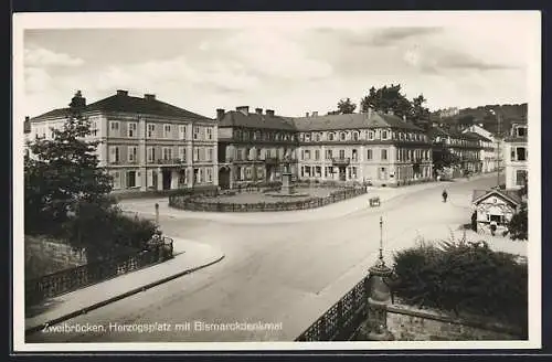 AK Zweibrücken, Ortspartie mit Herzogsplatz mit Bismarckdenkmal