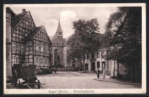 AK Enger /Westf., Wittekindkirche mit Strassenkreuzung u. Geschäftshaus