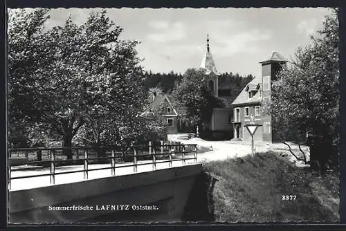 AK Lafnitz, Partie an der Brücke mit der Kapelle Mariahild u. der Station der Freiwilligen Feuerwehr