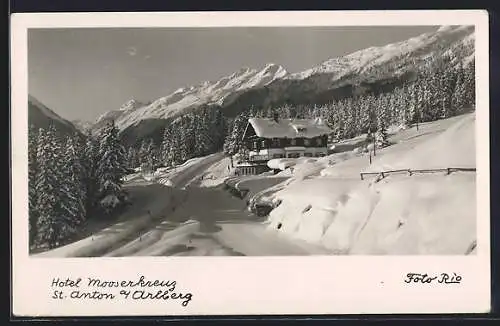 AK St. Anton a. Arlberg, Das Hotel Mooserkreuz im Schnee