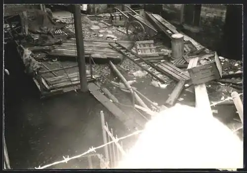 Foto-AK Hamburg, Trümmer auf der Strasse nach Hochwasser, Sturmflut 1962