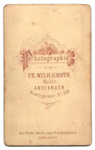 Fotografie Fr. Wilh. Kroth, Andernach, Eisengasse 359, Porträt eines kleinen Jungen